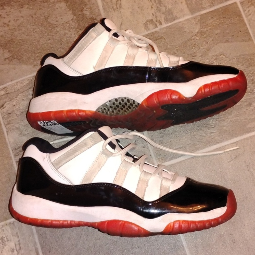 Jordan 11 Retro Low Sz 7Y Concord Bred (GS) $130 OBO - Picture 3 of 4